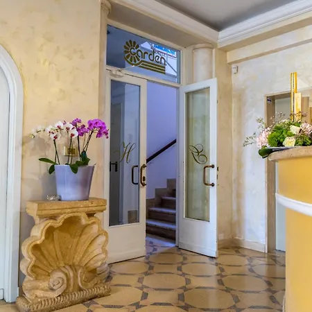 Hotel Little Garden 2*